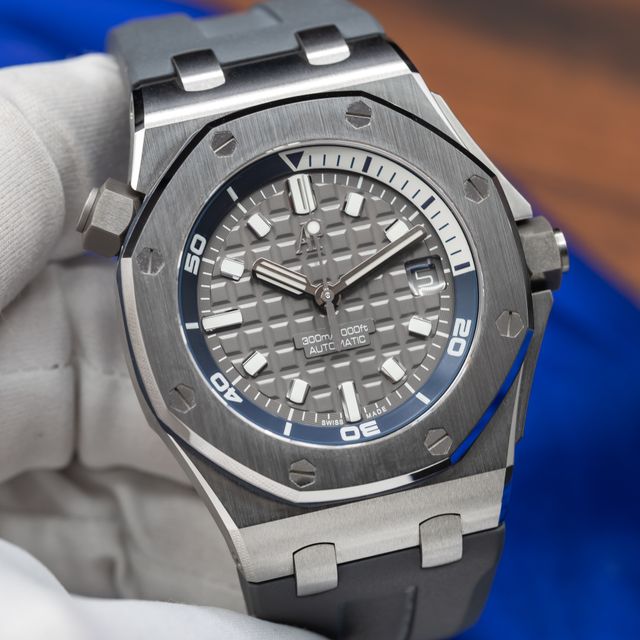 Audemars Piguet Royal Oak Offshore 15720ST.OO.A009CA.01 Image 6